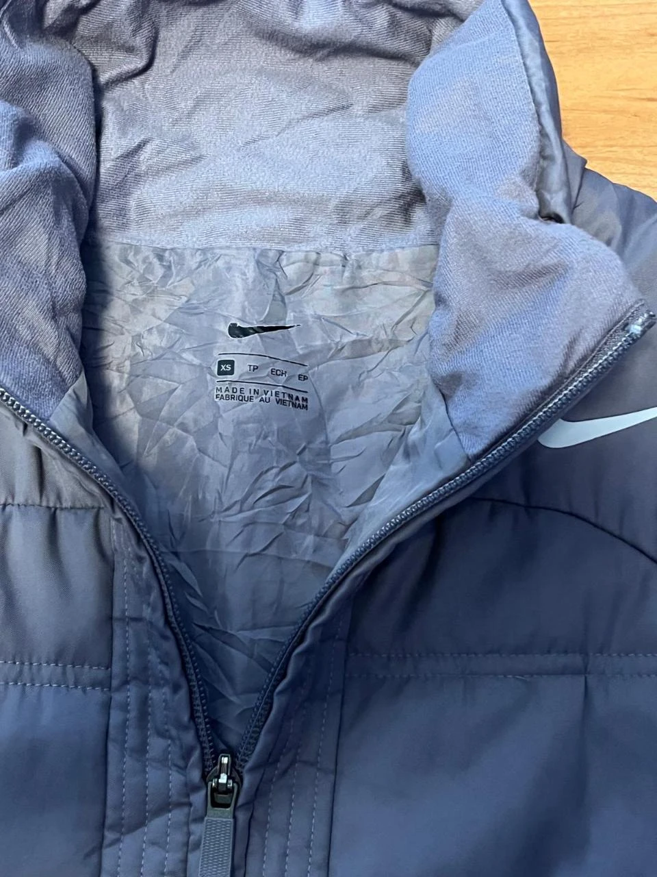 Vintage Y2K Grey Nike Puffer Jacket with Embroidered Logo Size XS – photo 2